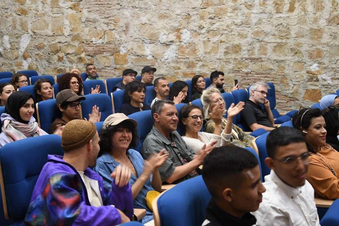 Envers la communauté